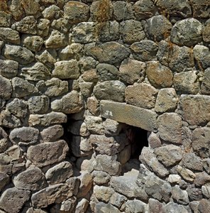 Nuragic Culture (Nuraghi) Sardinian: Ruinene av den nuragiske byen på det megalittiske stedet Su Nuraxi: The Royal Tower. 1100-1050 f.Kr. Handel Sardinia Italia av Sardinia Nuragic Civilization