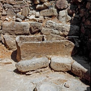 Nuragisk kultur (nuraghi) sardinsk: ruinene av den nuragiske byen på det megalittiske området Su Nuraxi: en av boligene. 1100-1050 f.Kr. Barumini Sardinia Italia