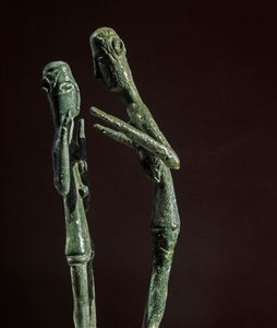 Nuragisk kultur (nuraghi) sardinsk: skulpturert gruppe bronsebrytere. 8.-7. århundre f.Kr. Cagliari, Nasjonalt arkeologisk museum, Sardinia, Italia av Sardinia Nuragic Civilization