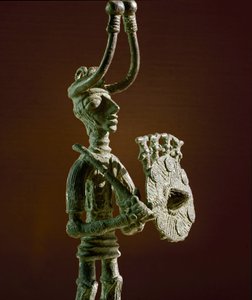 Nuragisk kultur (nuraghi) sardinsk: statuett av en kriger med et skjold og et bronsesverd. 8.-7. århundre f.Kr. Cagliari, Nasjonalt arkeologisk museum, Sardinia, Italia