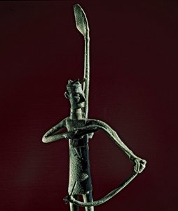 Nuragisk kultur (nuraghi) sardinsk: statuett av kriger som trekker en bronsebue. 8.-7. århundre f.Kr. Cagliari, Nasjonalt arkeologisk museum, Sardinia, Italia av Sardinia Nuragic Civilization