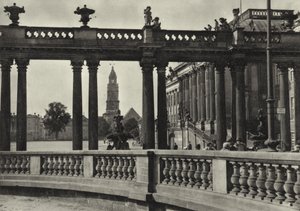 Potsdam, Stadtschloss, Kolonnaden an der Havel; Town Palace, Colonnades on the Havel (s/hvitt bilde) av Sasha Stone