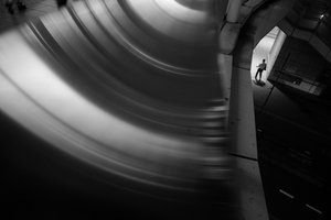 Bueformet tunnelfigur av Satoshi Hata