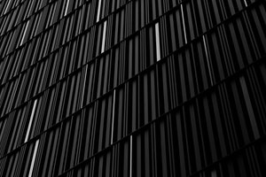 Mørk, stripet arkitektur av Satoshi Hata