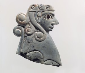 Møbelplakett: kvinnelig sfinx med krøller i Hathor-stil, ca. 1700-tallet f.Kr. (flodhest elfenben) av School Anatolian