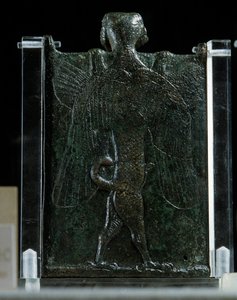Orientalsk kunst, Assyria (Mesopotamia): hefte som representerer en eksorsisme (bronse, bakside), antikvitet. Paris, Musée du Louvre