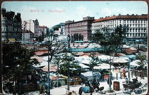 Postkort som viser Naschmarkt (matmarkedet) i Wien, ca. 1915 (farge litho)