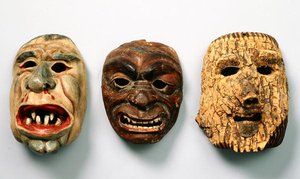 Tre østerrikske julemasker (malt tre)