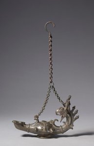Lampe med Griffin-hodehåndtak, 300s-400s (bronse)