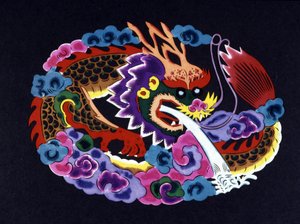 Kinesisk papir kuttet og farget med en drage av School Chinese
