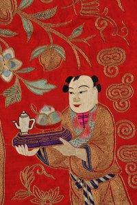 Broderi som viser en gutt som tar med te (tekstil) (detalj av 389561) av School Chinese