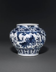 Eksepsjonelt sjelden og viktig blå og hvit krukke, Guan Yuan-dynastiet, midten av 1300-tallet (keramikk) (se også 469090 til 469093) av School Chinese