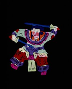 Kvinnelig figur som praktiserer kampsport med to husker. Malt papirklipp eller «Jian Zhi», kinesisk folkekunst, Peking. av School Chinese