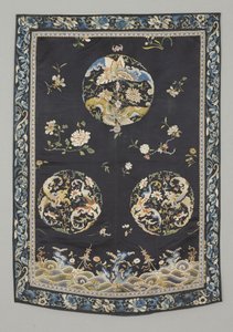 Hengende, ca. 1750-1800 (Silke med broderi (satengsøm), naturlig og syntetiske fargestoffer) av School Chinese
