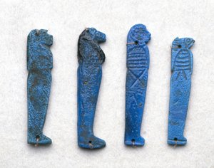 Amulet of a Son of Horus, gresk-romersk periode, 332 BC-395 AD (blå fajanse) av School Egyptian