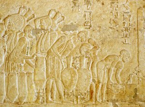 Det gamle Egypt, veggutskjæring, Petosiris grav, 300 f.Kr., Tunael Gebel, Samling og tapping av vin (bilde) av School Egyptian