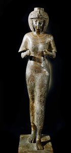 Egyptisk antikvitet: bronsestatue av dronning Karomama, kona til farao Takelot II. 21. dynasti. Paris, Louvre-museet