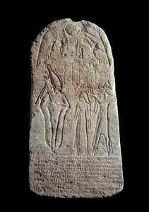 Egyptisk antikvitet: kalksteinsbegravelsesstele av en ung mann som døde i en alder av seksten. 1. eller 2. århundre e.Kr. Epitafium på gresk. Fra Abydos. Paris, Louvre-museet av School Egyptian