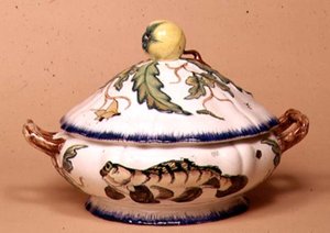 Terrin av Leboeuf et Milliet, dekorert av Rousseau etter Bracquemonds design (fajanse) av School French