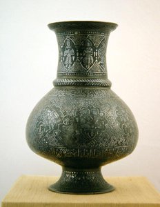 Islamsk vase (messing, sølv og emalje)