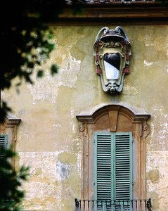 Detalj av den sørlige fasaden til Villa la Pietra (bilde) av School Italian