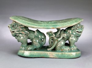 Pute, sent på 1100-tallet (celadon med innlagt slipdekor) av School Korean