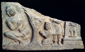Detalj av en reliefffrise som viser en sittende Buddha med oranter, gresk-buddhistisk stil, fra Taxila, Pakistan