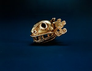 Sidevisning av en klokke i Chiriqui-stil, ca. 1100-tallet (gull)