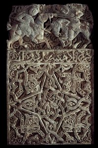 Persisk kunst: stukkaturpanel dekorerer arabesker og to ryttere som kjemper. Seattle. Kunstmuseum av School Persian