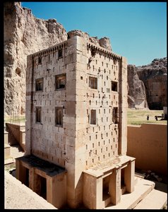 Utsikt over nekropolisen og gravene som tilhører Achaemenid-kongene, og kuben Zoroaster (Ka