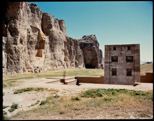 Utsikt over nekropolisen og gravene som tilhører Achaemenid-kongene, og kuben Zoroaster (Ka