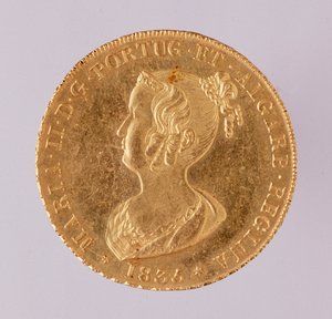 Gylden krone av dronning Mary II av Portugal (1819-1853) 1835. Diam. 3,1 cm Napoli, arkeologisk museum av School Portuguese