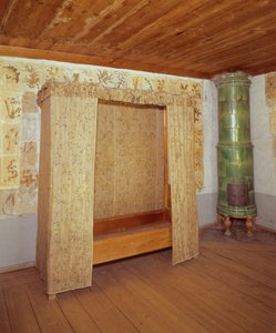 Sammenleggbar seng og keramisk komfyr i hjemmet til Carl Linnaeus (1707-78) (bilde) av School Swedish