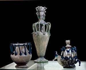 Orientalsk kunst: glassvaser laget i Syria. 300 ca. Paris, Louvre-museet