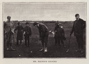 Den britiske konservative politikeren Arthur Balfour spiller golf (s/hvitt bilde)