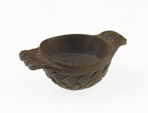 Quaich, høylandsbolle eller drikkekar av tre med to lugger, ca. 1700 (tre) av Scottish School