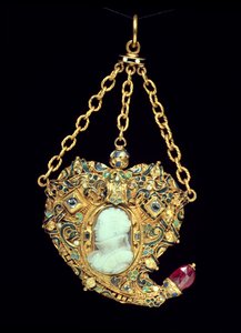 Medaljonsett, med et cameo-portrett av Mary, Queen of Scots (1542-87) sent på 1500-tallet (gull og onyx)
