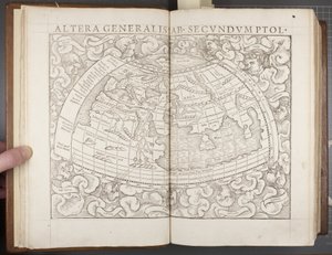 Globe, fra Cosmographia, 1544 av Sebastian Munster