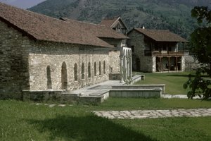 Matsal og gjestehus, sent på 1100-tallet av Serbian School