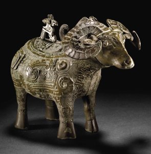 Rituell ram-formet vinkar, Gong (bronse)