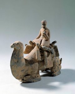 Sogdisk sivilisasjon: "" kamel og kamel, transport av silke""" Terracotta begravelsesstatue. 5. eller 6. århundre. Paris, Cernuschi-museet av Sogdian Sogdian