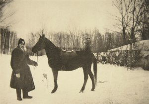 Den russiske forfatteren Leo Tolstoy med en hest, Yasnaya Polyana, nær Tula, Russland, 1905.