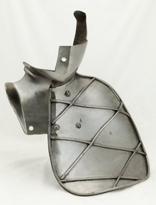 Forsterkende Bevor med vippemål, ca. 1560 (stål)