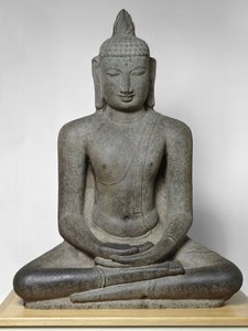 Buddha Shakyamuni sittende i meditasjon (Dhyanamudra), Chola-periode, ca. 1100-tallet (granitt)