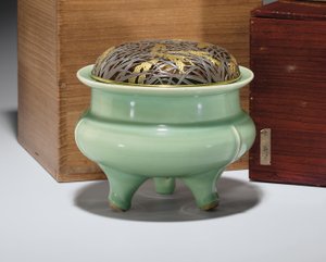 Stor Longquan celadon stativ røkelse med japansk pakkeforgylt metalldeksel (keramikk) (se også 349496)