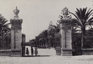 Cadiz: Inngang til Genoves Park (s/hvitt bilde) av Spanish Photographer