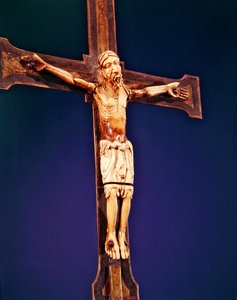 Korsfestelse, sent på 1100-tallet (elfenben på forgylt bronse og emalje) av Spanish School