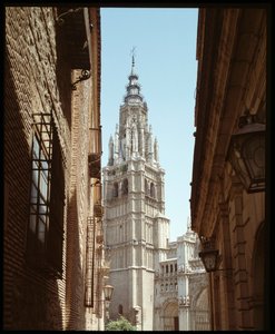 Gotisk kunst: utsikt over Cathedrale Sainte Marie (Saint Mary) 1200-1500-tallet Toledo, Spania (Utsikt over klokketårnet til katedralen St Mary av Spanish School