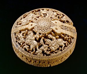 Lokk på en beholder dekorert med fire jegere og dyr, Umayyad-perioden, 998-999 e.Kr. (se også 416492) av Spanish School