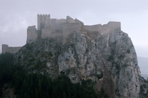 Utsikt over Loarre-slottet, bygget fra 1000- til 1200-tallet av Spanish School